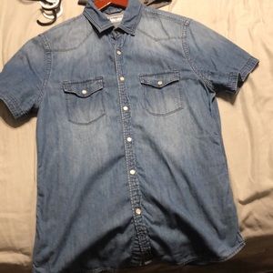 Cowboy looking button up short sleeve